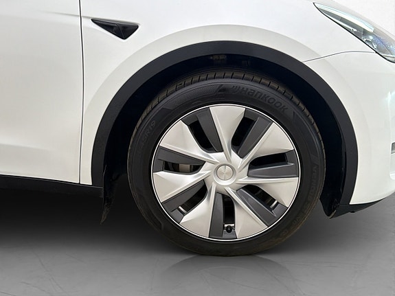 Tesla Model Y 30 of 30