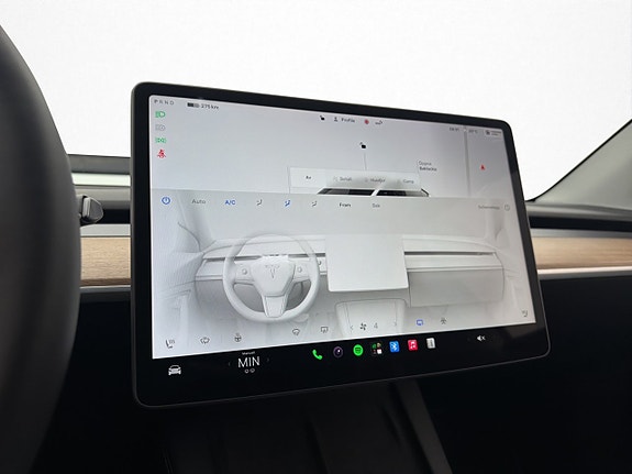 Tesla Model Y 16 of 30