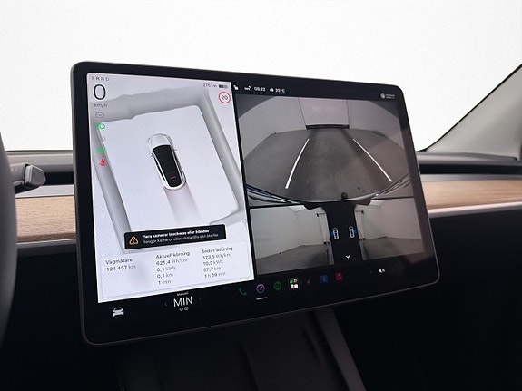 Tesla Model Y 23 of 30