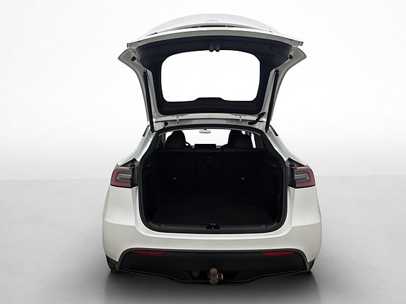 Tesla Model Y 10 of 30