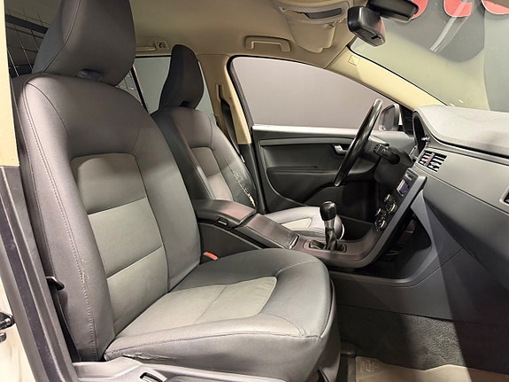 Volvo V70 8 of 14