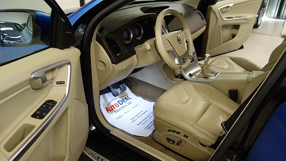 Volvo XC60 9 of 15