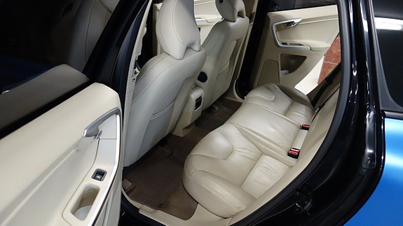 Volvo XC60 13 of 15