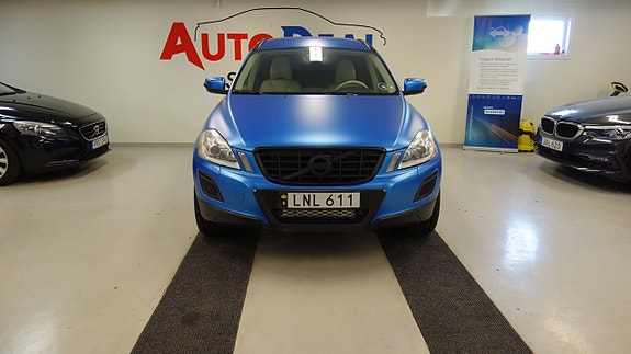 Volvo XC60 2 of 15