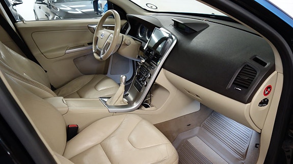 Volvo XC60 12 of 15