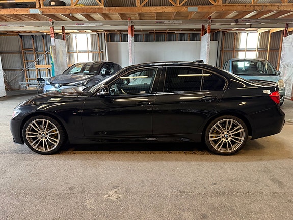 BMW 330d 2 of 25