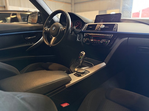 BMW 330d 16 of 25