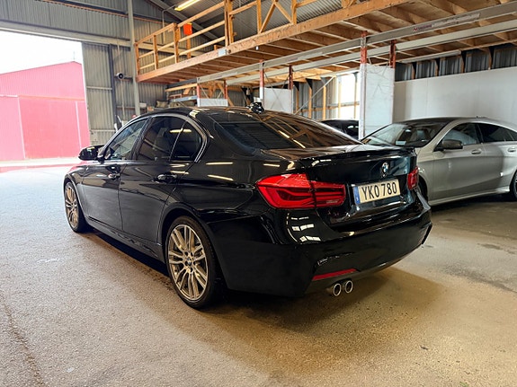 BMW 330d 3 of 25
