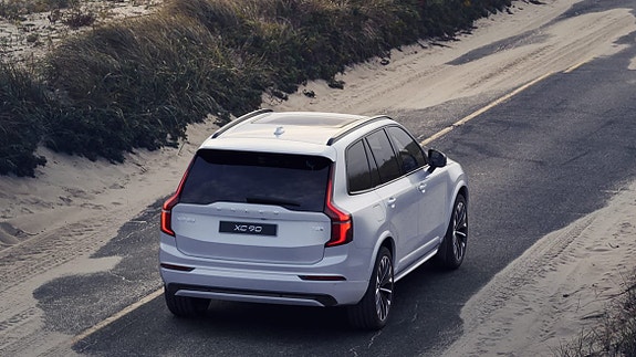 Volvo XC90 10 of 27