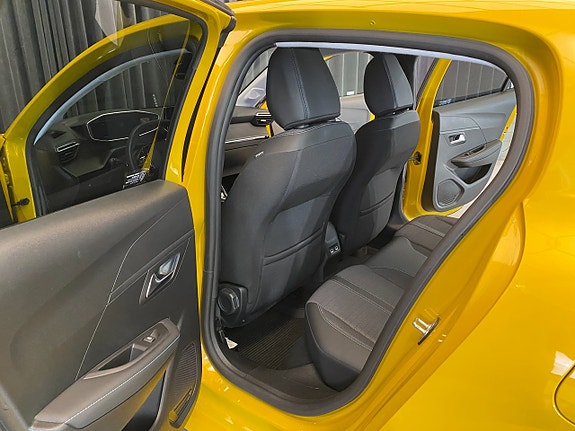 Peugeot 208 28 of 30