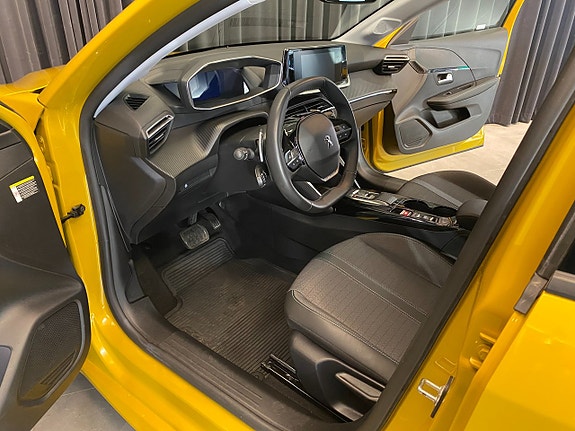 Peugeot 208 24 of 30
