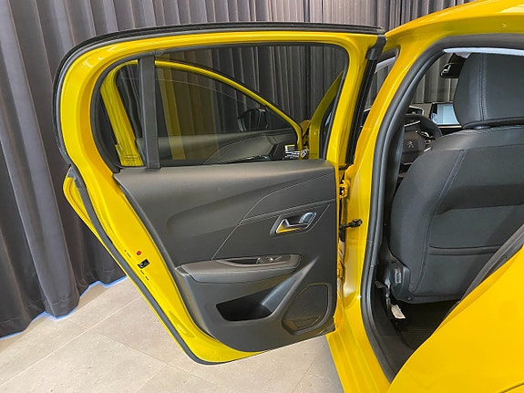 Peugeot 208 27 of 30