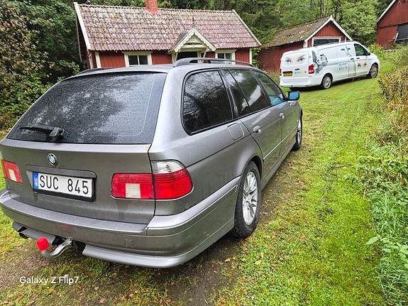 BMW 525i 2 of 6