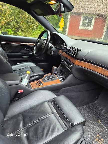 BMW 525i 4 of 6