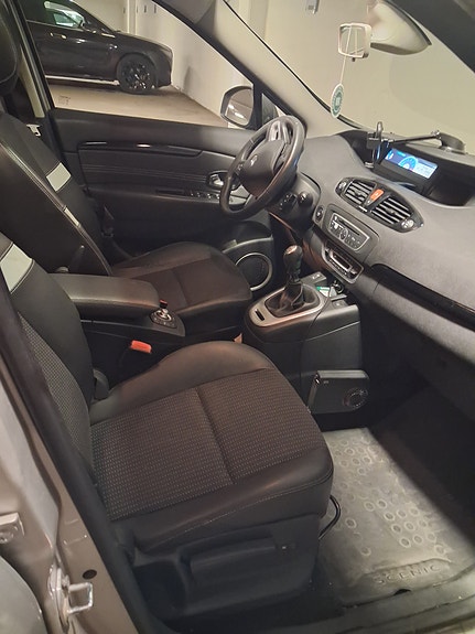 Renault Grand Scenic III 4 of 6