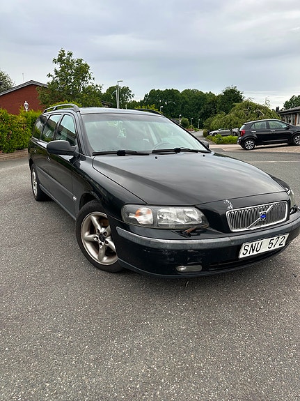 Volvo V70 3 of 6