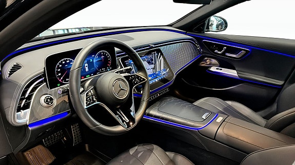 Mercedes-Benz E300 de 12 of 26