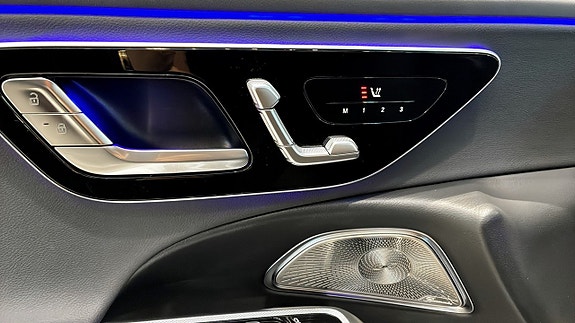 Mercedes-Benz E300 de 14 of 26