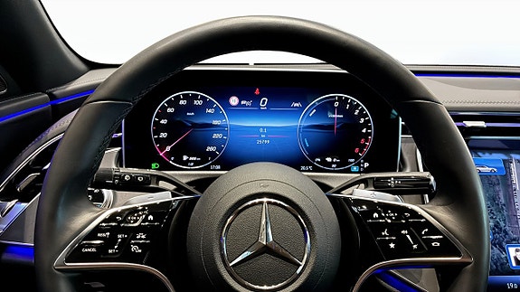 Mercedes-Benz E300 de 23 of 26