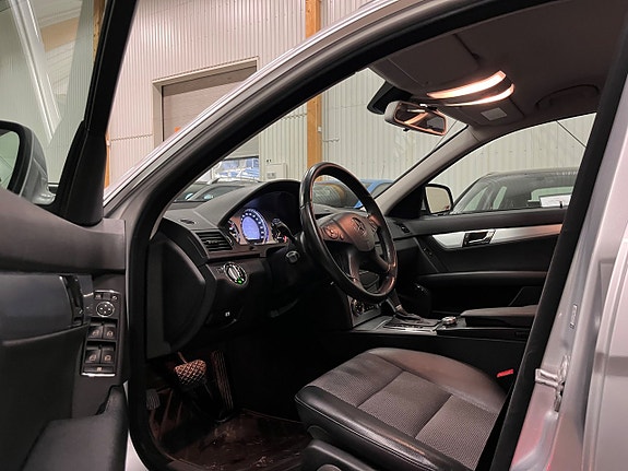 Mercedes-Benz C180 13 of 17