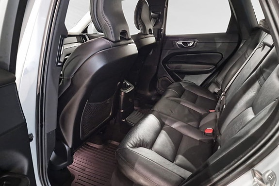 Volvo XC60 8 of 17