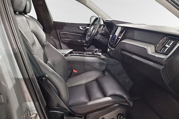 Volvo XC60 10 of 17