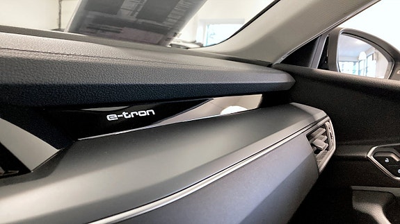 Audi e-tron 16 of 21