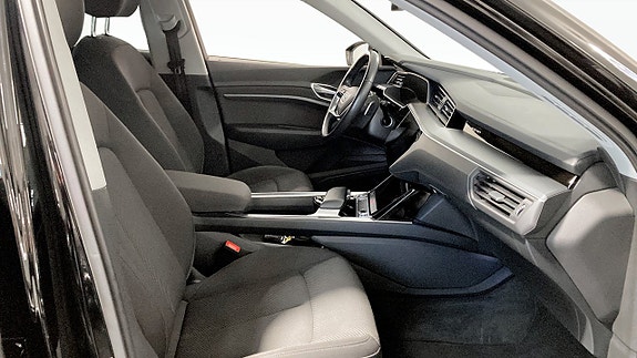 Audi e-tron 3 of 21