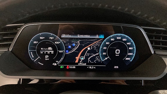 Audi e-tron 13 of 21