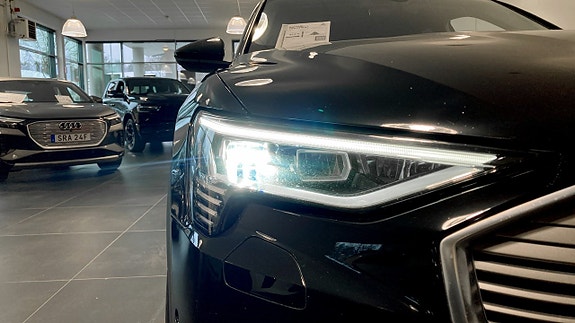 Audi e-tron 18 of 21
