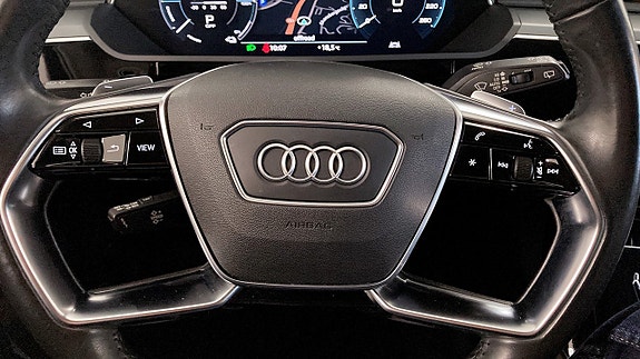 Audi e-tron 14 of 21