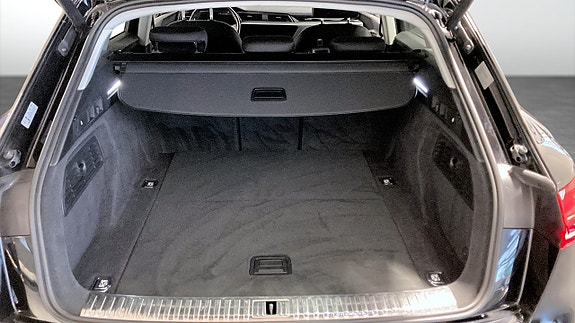 Audi e-tron 10 of 21
