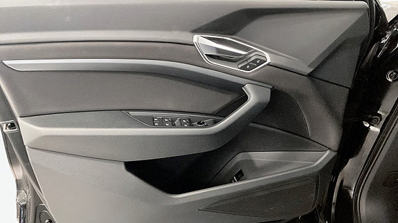 Audi e-tron 11 of 21