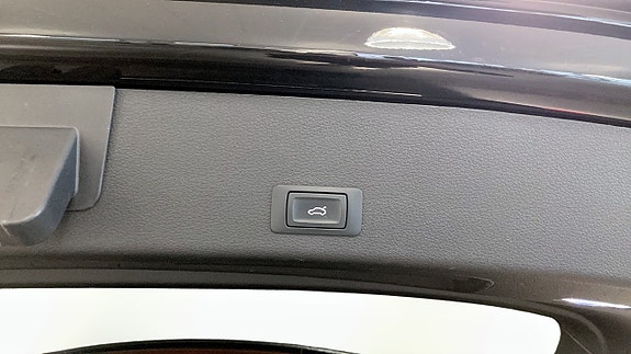 Audi e-tron 19 of 21
