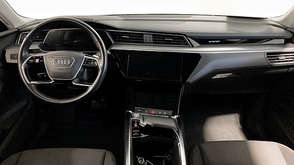 Audi e-tron 4 of 21