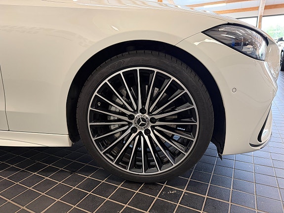 Mercedes-Benz C300 27 of 29