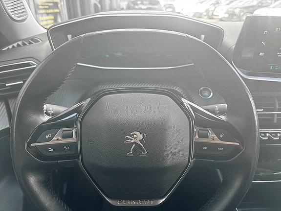 Peugeot e-2008 7 of 16