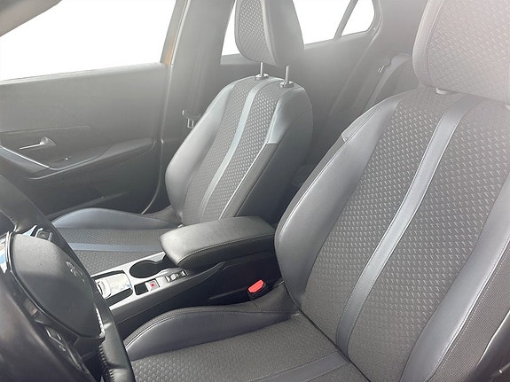 Peugeot e-2008 5 of 16