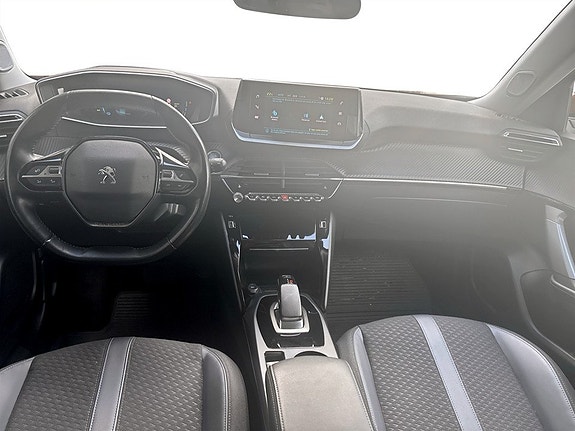 Peugeot e-2008 6 of 16