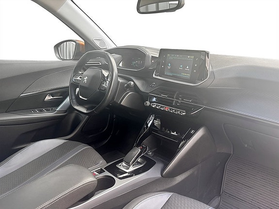 Peugeot e-2008 12 of 16