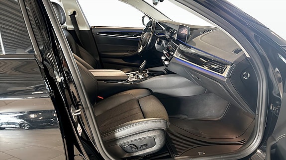 BMW 530e 3 of 12