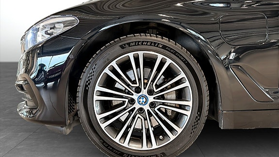 BMW 530e 9 of 12