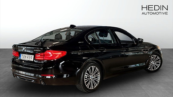 BMW 530e 2 of 12