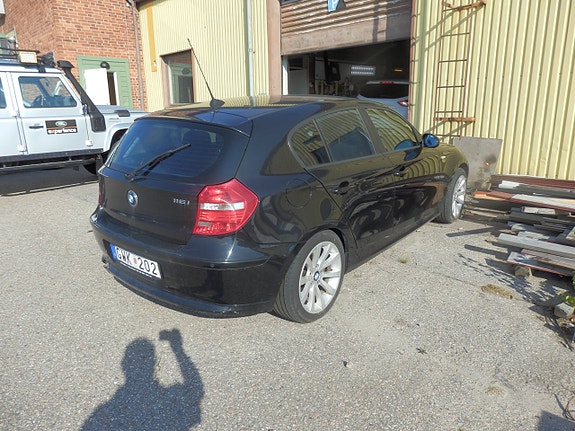 BMW 116i 3 of 4