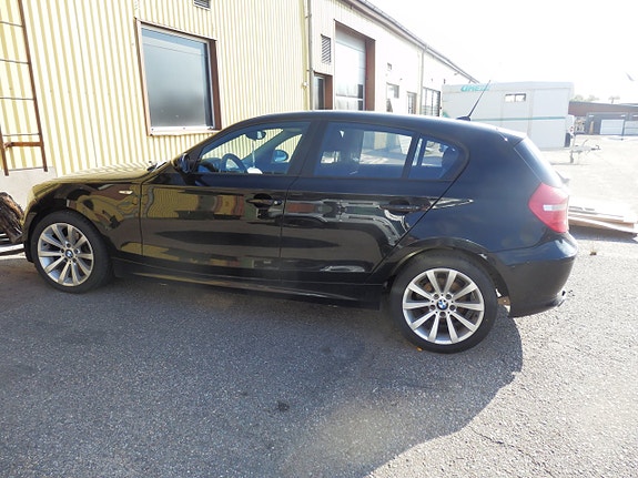 BMW 116i 2 of 4