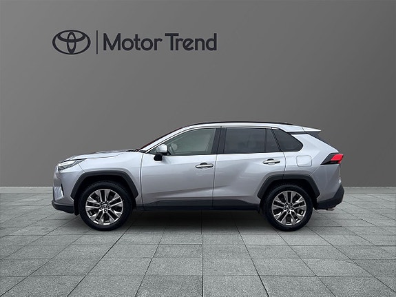Toyota RAV4 4 of 12