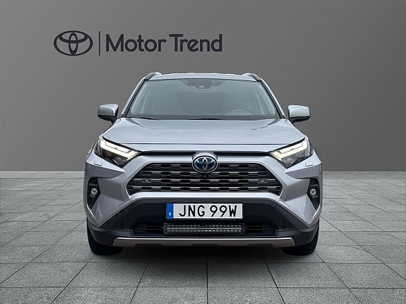 Toyota RAV4 6 of 12