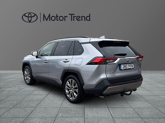 Toyota RAV4 3 of 12