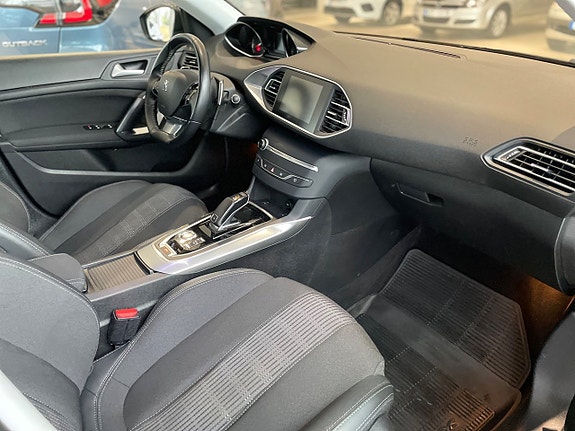 Peugeot 308 SW 18 of 26