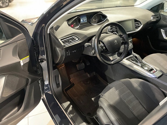 Peugeot 308 SW 19 of 26